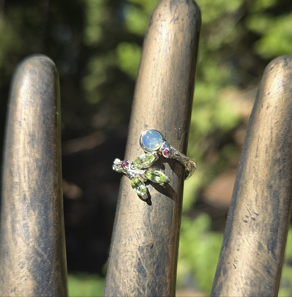 HOST PICK! 🎉🎊 Opal Peridot & Rhodalite Sterling & White Gold Ring Sz5 - Picture 2 of 7